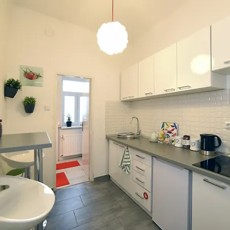 Block Apartment *